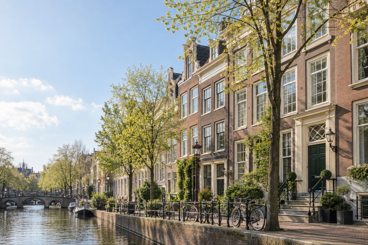 Grachtenpanden aan het water
